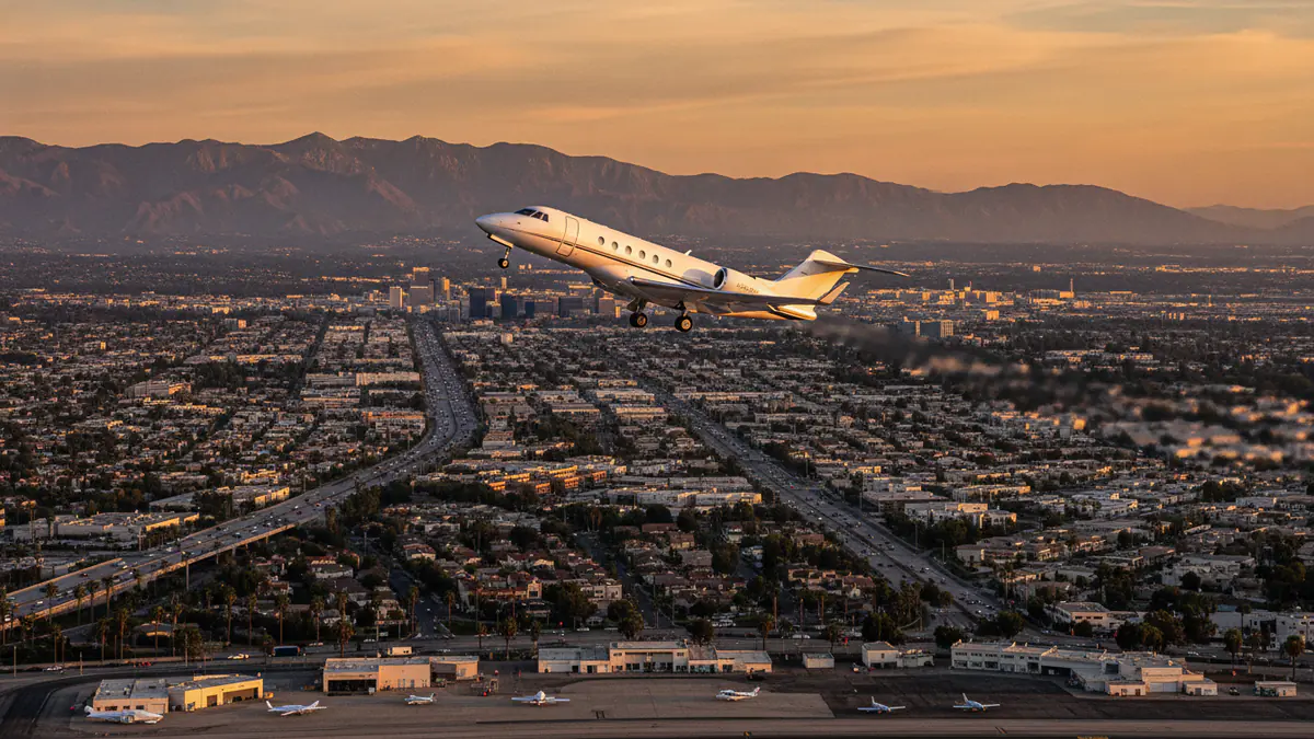 Private jet charter Los Angeles Private jet charter Los Angeles: business jet taking off with Los Angeles in the background