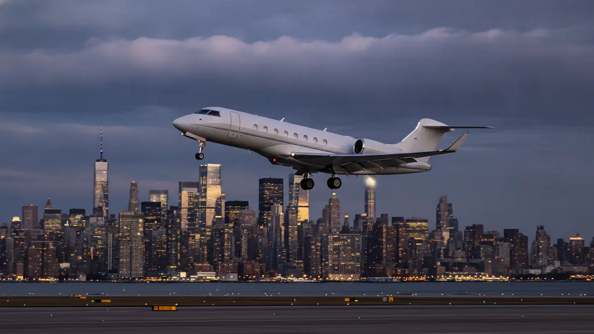 Private jet New York to Dubai Private jet New York to Dubai: ultra long range jet climbing out of New York