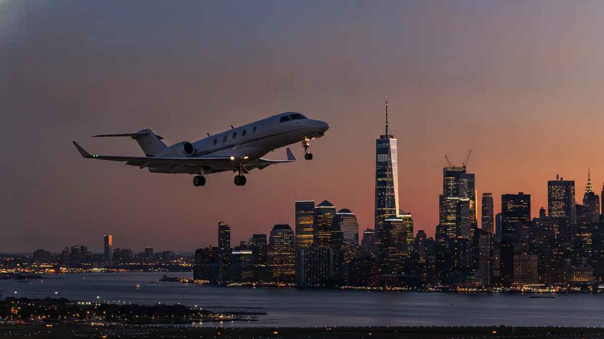 Private jet New York to Nantucket: light jet climbing out of New York